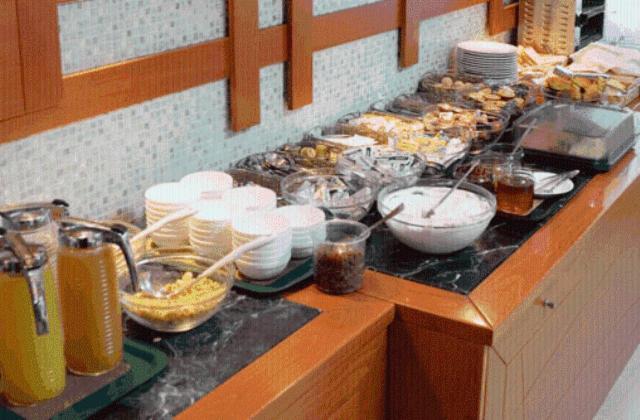 Elpida City Hotel เซเรส ภายนอก รูปภาพ